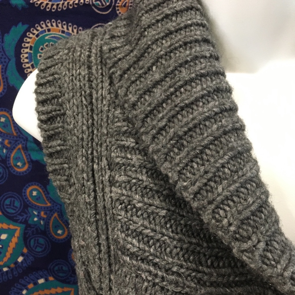 SALE!!! Eddie Bauer Gray Two-Button Cable Sweater Vest, Sz. Small - Picture 6 of 16